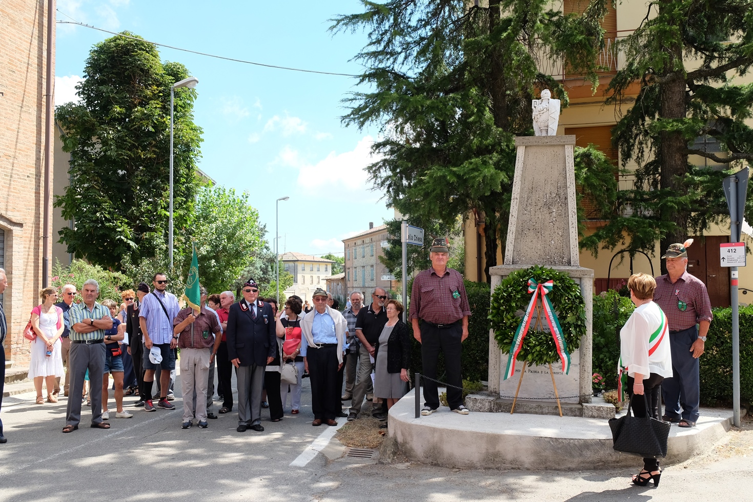 Deposizione di una corona al termine della commemorazione della strage di Ospitaletto (agosto 2016). Foto di Fausto Corsini