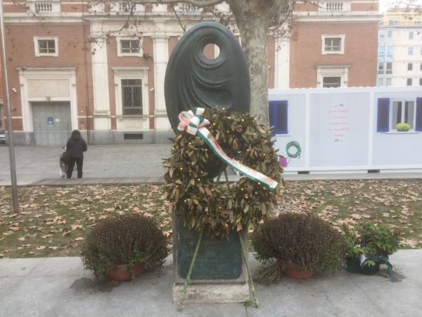 Monumento che ricorda i cinque manifestanti uccisi a Reggio Emilia il 7 luglio 1960 - morti di Reggio Emilia