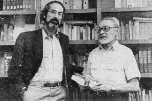 Primo Levi (a destra) insieme a Philip Roth nel 1986