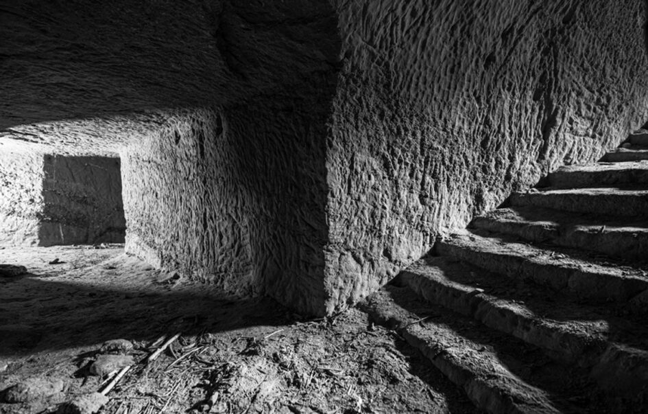 L'interno di uno dei rifugi militari realizzati dai tedeschi a Castello di Serravalle, alle spalle della Linea Gotica. Foto di Wainer Gibellini