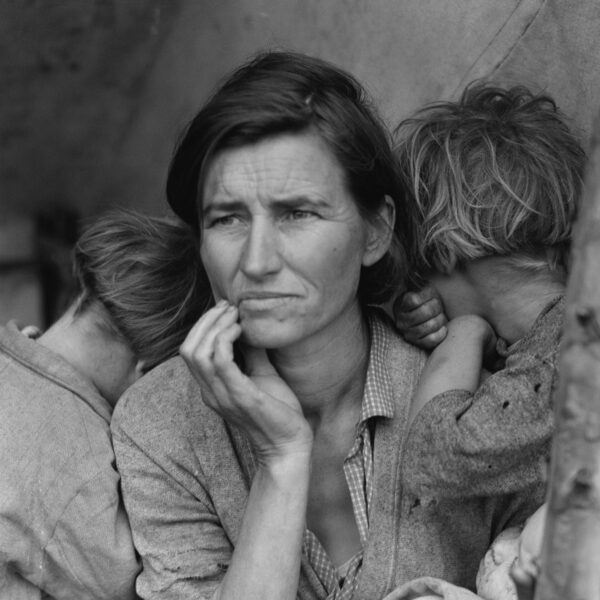 La storia e il presente: la celebre fotografia "Migrant mother", scattata nel 1936 da Dorothea Lange