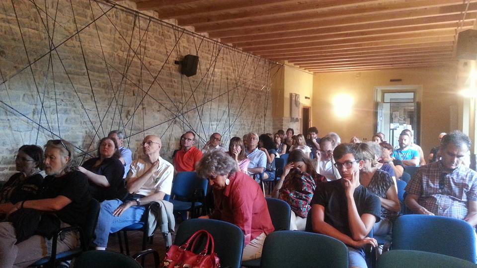 Il pubblico alla presentazione dell'Atlante stragi nazifasciste, presso la sala Ermanno Gorrieri della Rocca di Montefiorino.