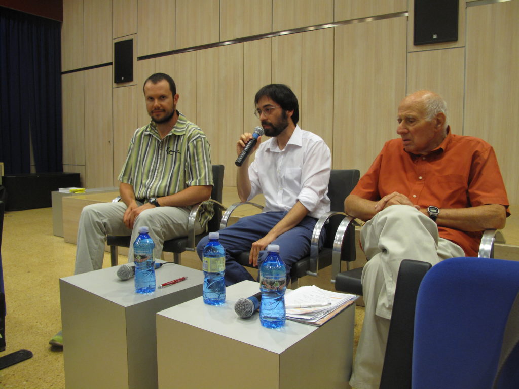 Agostino Rota, Stefano Barbieri e Daniel Degli Esposti durante la conferenza su antifascismo e Resistenza a Carpi.
