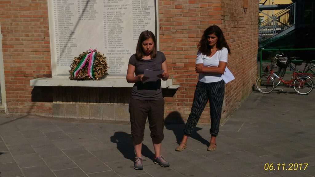 Ilaria Turrini e Federica Trenti leggono lettere di soldati crespellanesi partiti per la Grande Guerra per poi passare alla storia della Resistenza.