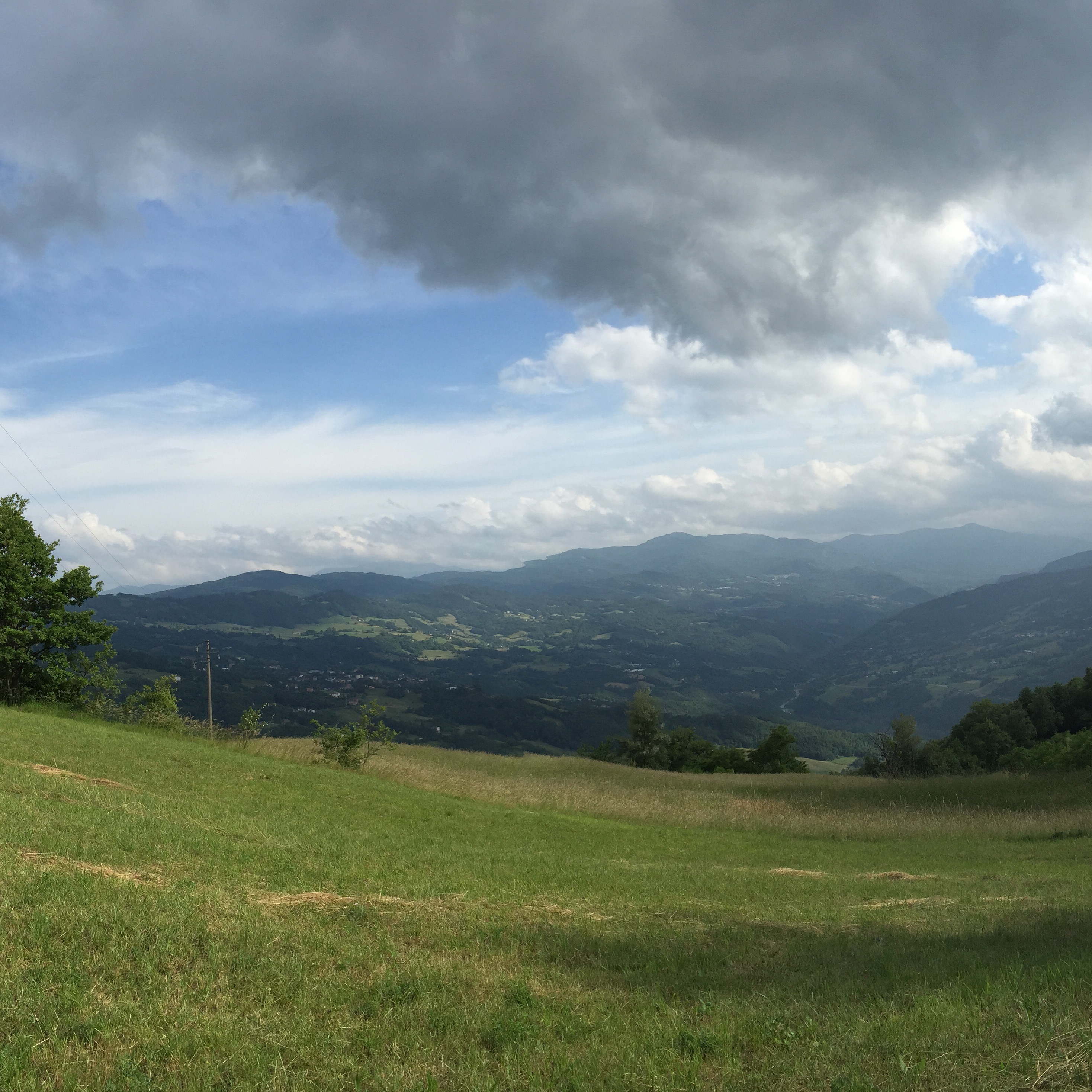 Panorama dalla vetta del Monte Santa Giulia, alle cui pendici si trovano alcune delle località in cui i partigiani della zona libera resistettero più a lungo