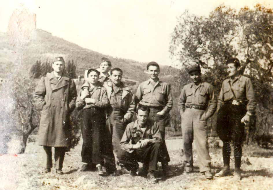 Gruppo di partigiani pavullesi in montagna. Foto della sezione ANPI di Pavullo nel Frignano - Repubblica di Montefiorino - spettacolo sulla Resistenza