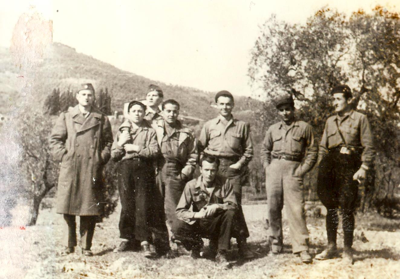 Gruppo di partigiani pavullesi in montagna. Foto della sezione ANPI di Pavullo nel Frignano - Repubblica di Montefiorino
