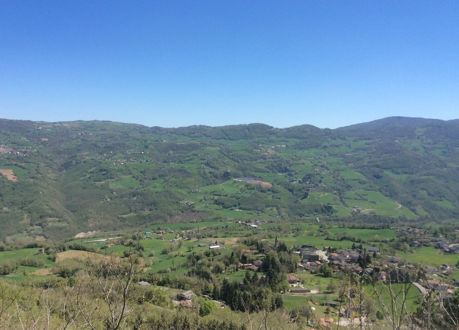 Strage di Monchio, Susano e Costrignano. Il Monte Santa Giulia, con Monchio, Costrignano e Susano, visto dalla rocca di Montefiorino