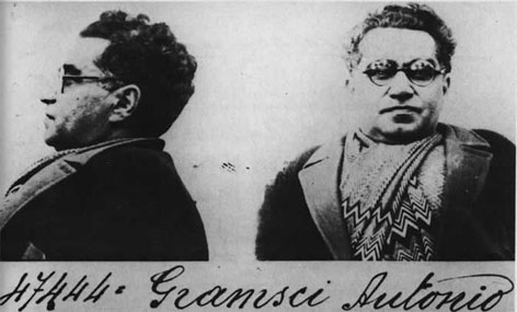 Foto segnaletica di Antonio Gramsci, risalente al 1933.