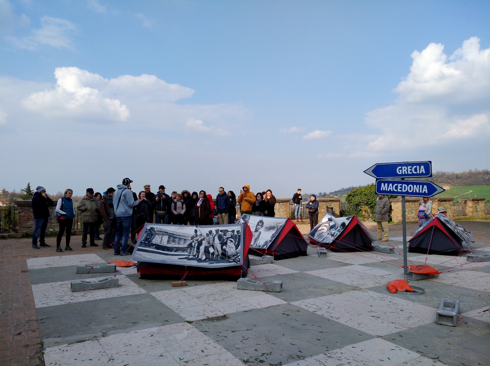 storie di profughi: L'arrivo in piazza Roma