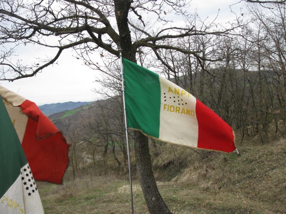 La bandiera dell'Anpi di Fiorano a Saltino di Prignano