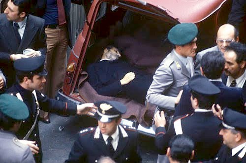 Storia del terrorismo in Italia: 9 maggio 1978: il corpo di Aldo Moro nel bagagliaio della Renault 4 in via Michelangelo Caetani