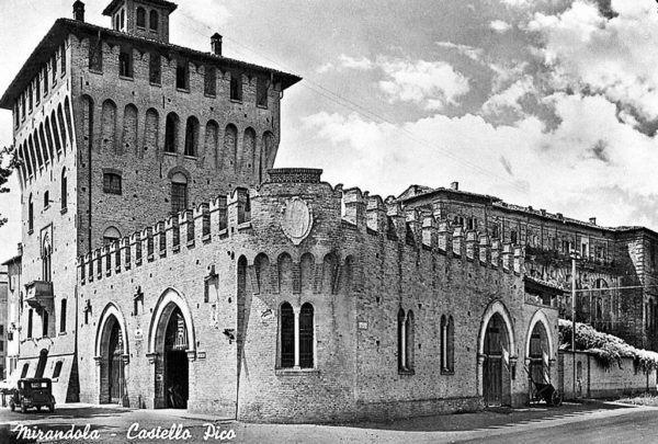 Storia di Mirandola. Il castello dei Pico in un'immagine del 1963.