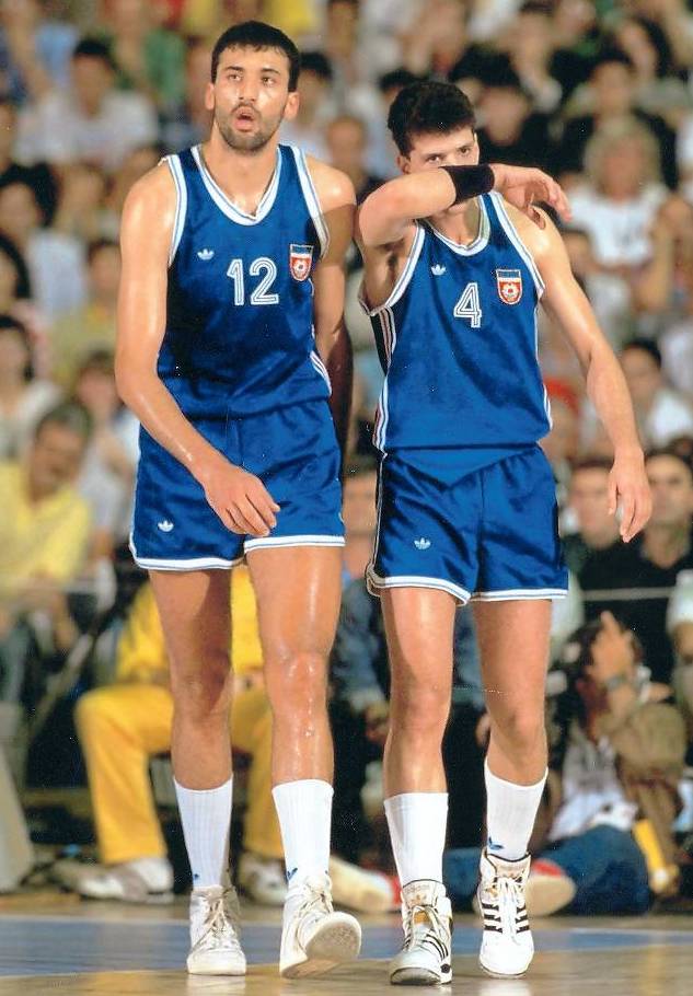 Vlade Divac e Drazen Petrovic durante i Mondiali del 1990, giocati in Argentina