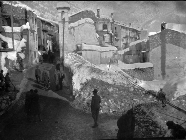 Grande Guerra sul Pasubio: Raossi, Vallarsa, in una foto del 1918, scattata dal capitano medico Vaifro Agnoli.