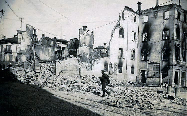 Profughi di Caporetto. Udine nel novembre 1917