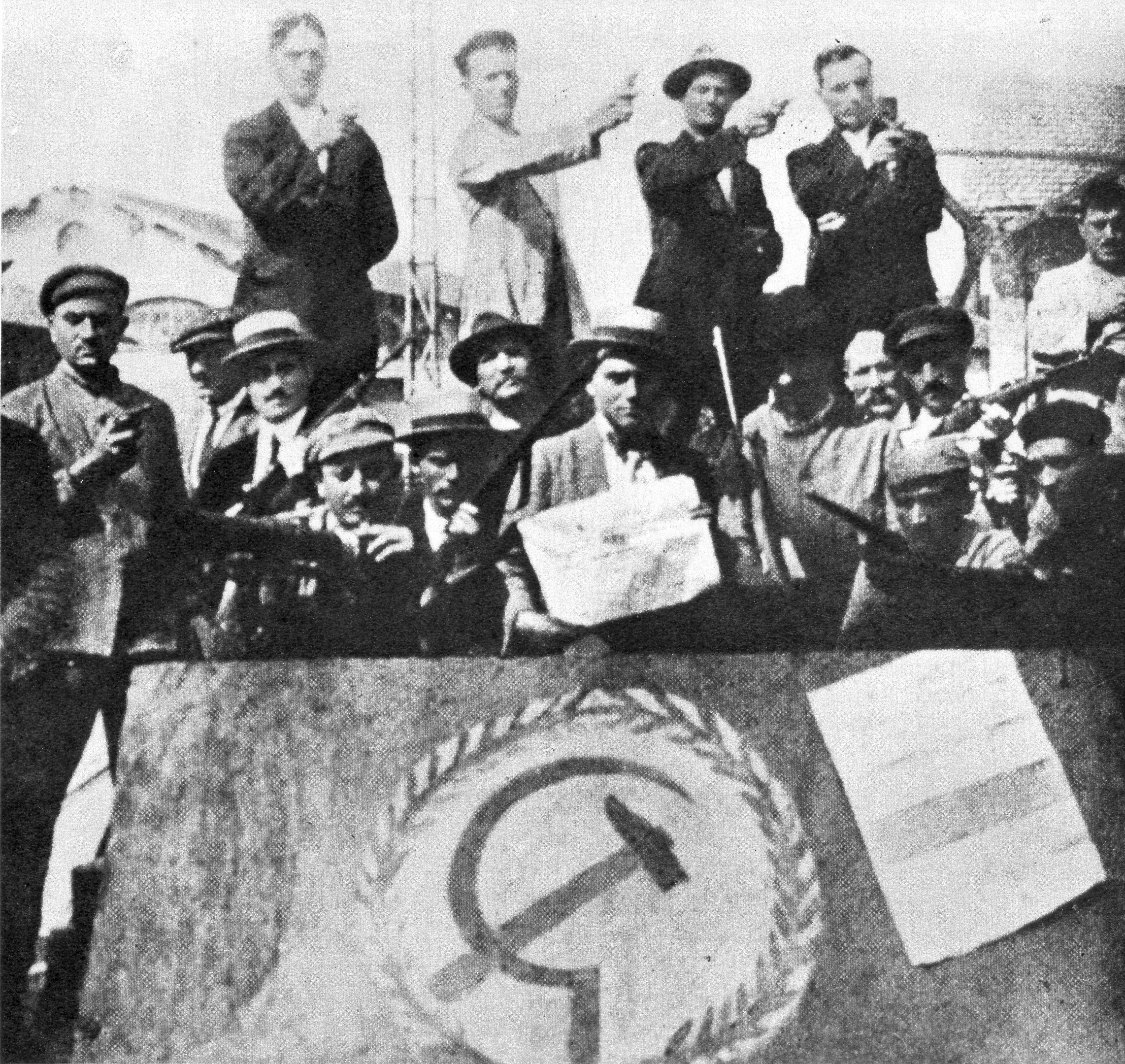 Fine della Prima guerra mondiale. Operai socialisti occupano una fabbrica nel 1920. Foto via Wikimedia Commons