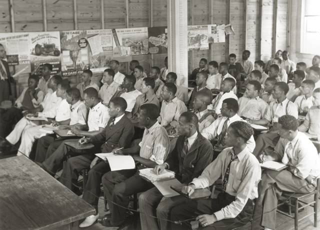 Storia del basket in Italia. Anni '40: una lezione alla Tuskegee University. Foto via Wikimedia Commons