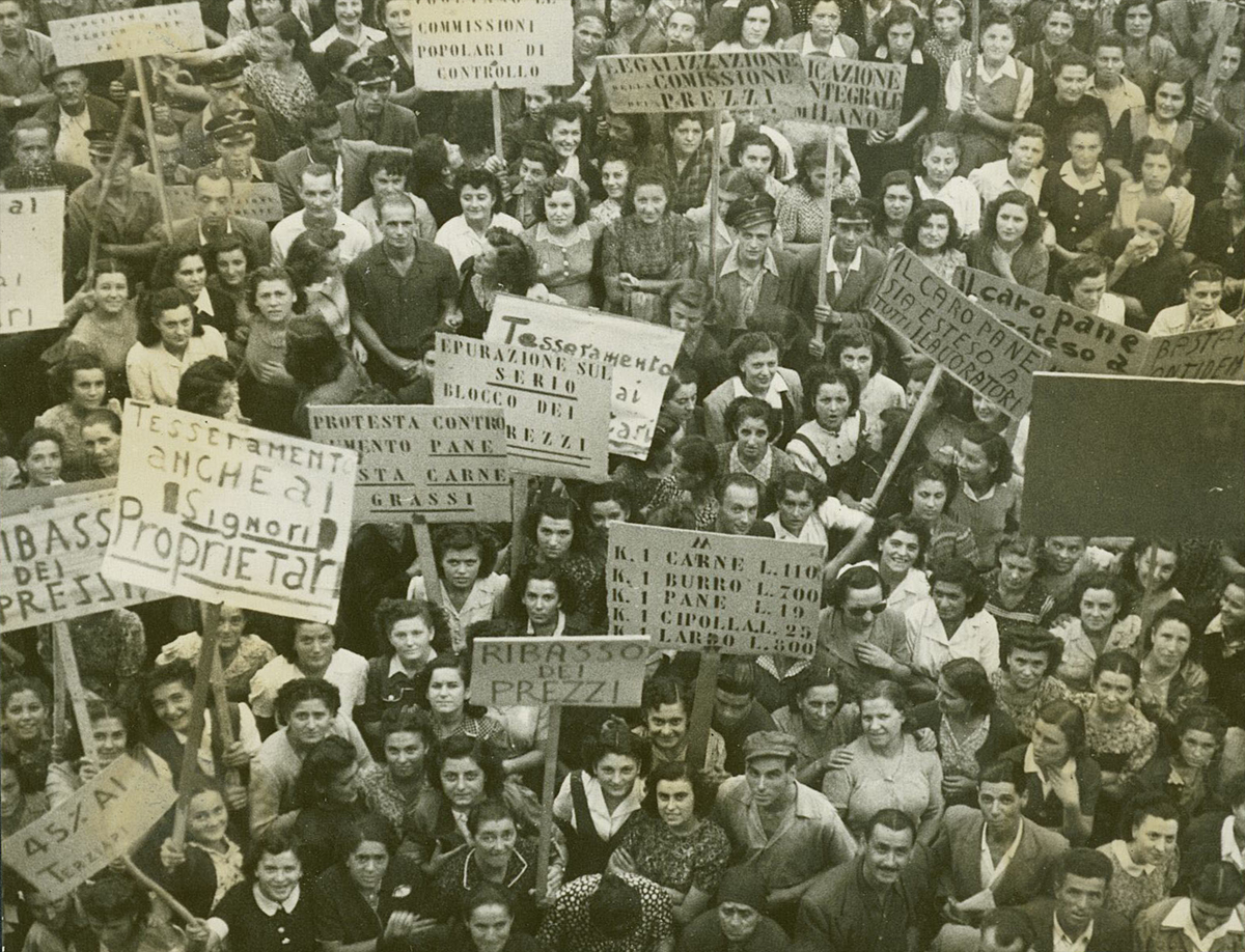 Manifestazione per il caro vita dopo la Liberazione di Modena, 1945