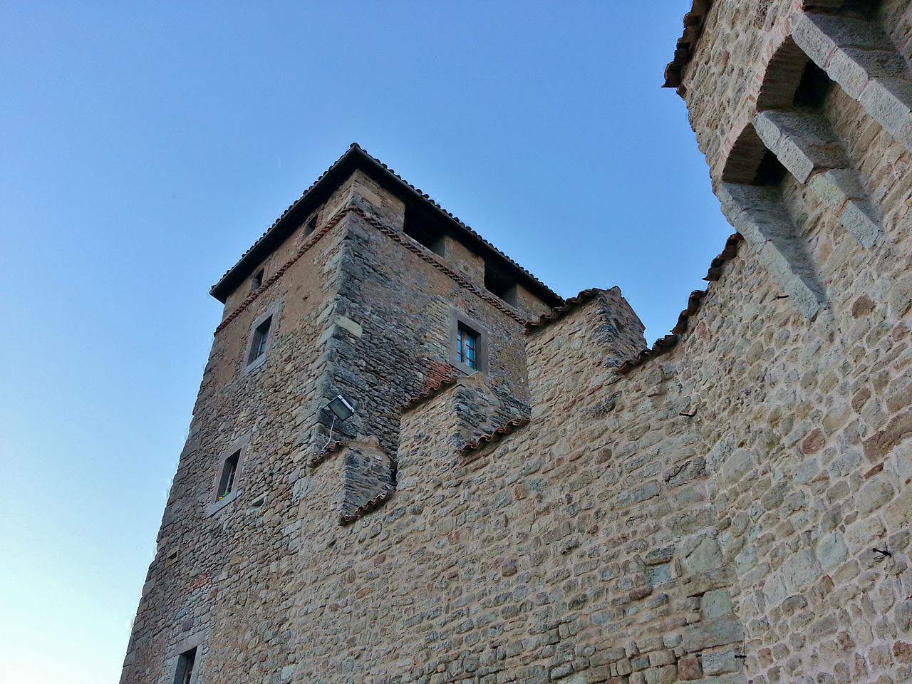Resistenza nel Frignano. Una torre del castello di Montecuccolo. Foto di Giorgia Violini via Wikimedia commons (CC BY-SA 3.0) 