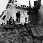 Via Soli, nel centro storico di Vignola, dopo i bombardamenti del 19 aprile 1945. Foto di Carlo Eugenio Muratori - Storia di Vignola dalla Resistenza alla ricostruzione