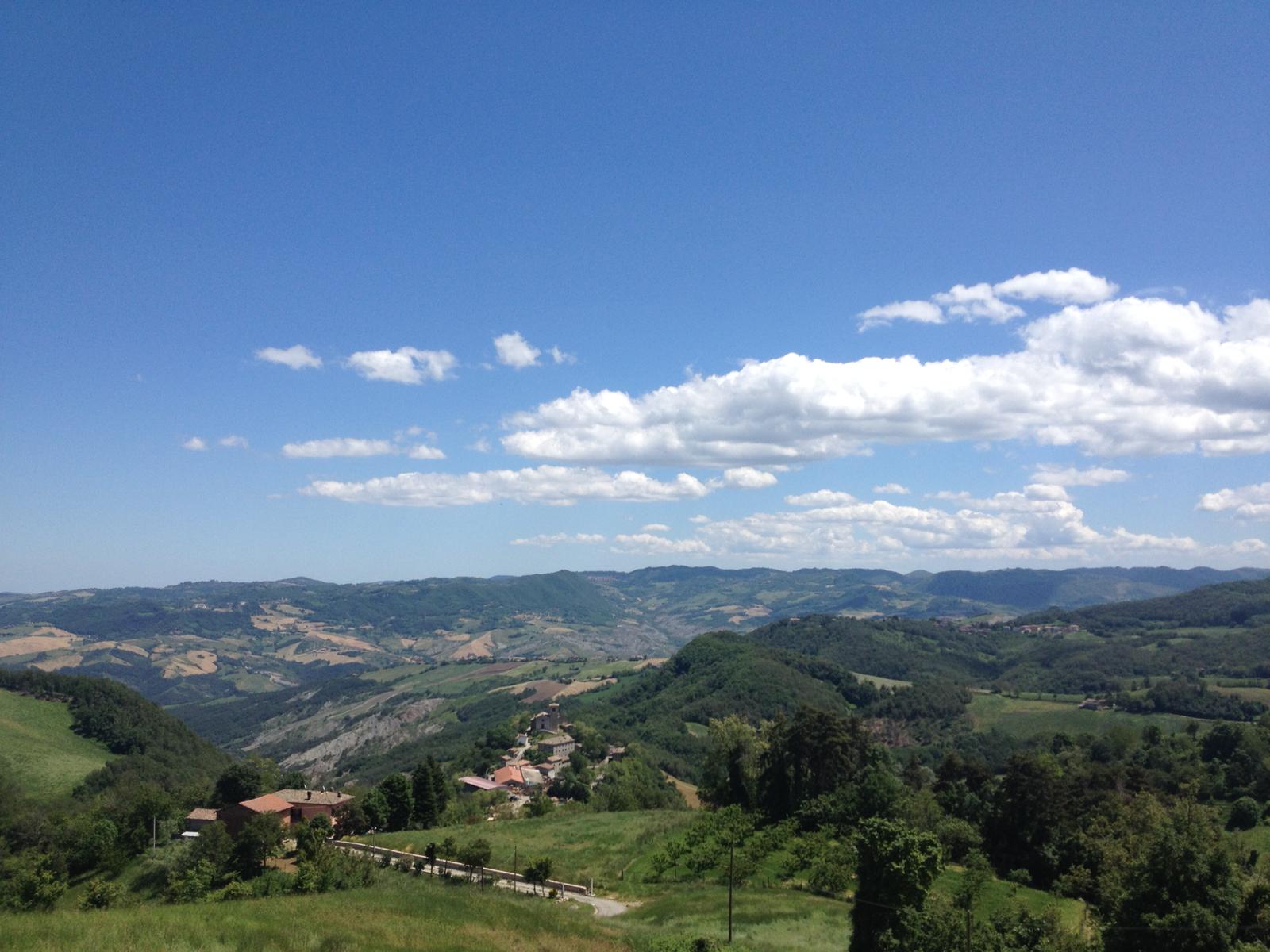 Veduta della strada che porta a Benedello e della frazione di Iddiano, foto di Fausto Corsini - battaglia di Benedello