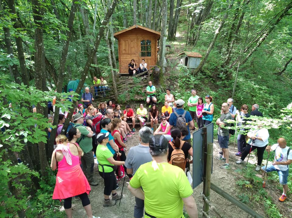 La tappa narrativa nella località Fratta. Foto di Paola Gemelli - trekking "I primi passi di Armando"