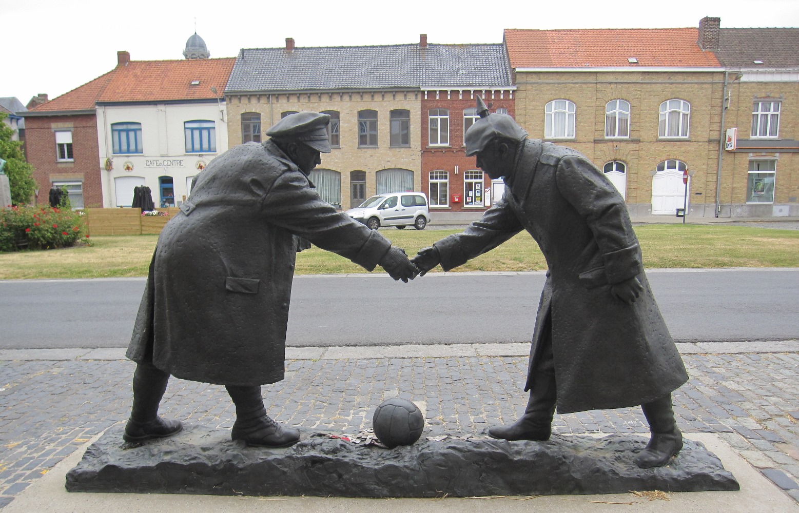 Monumento alla "partita di Natale" in un piccolo paese vicino a Passchendaele - viaggio in Belgio Prima guerra mondiale