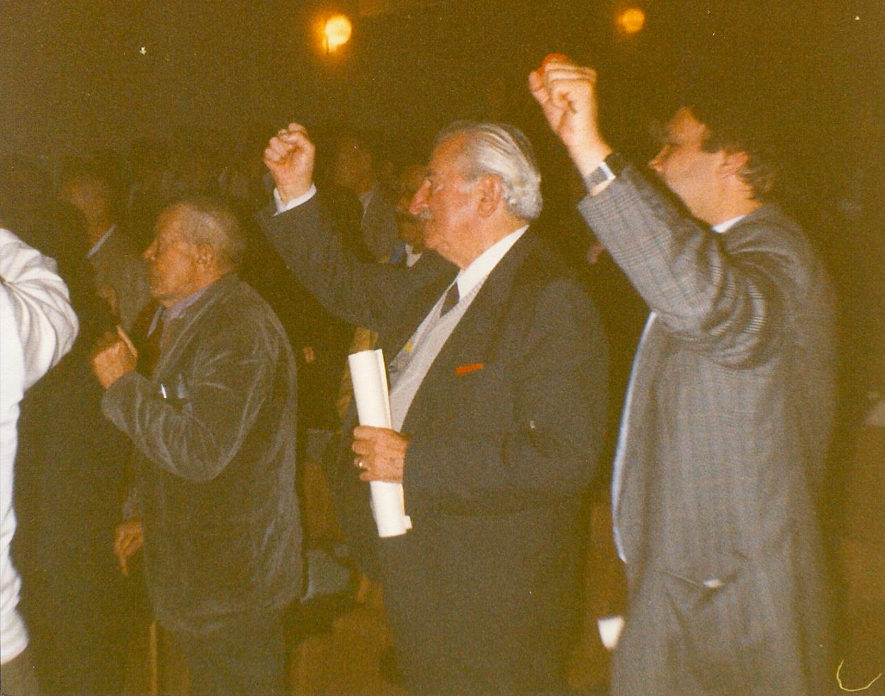 Armando a Madrid per la celebrazione delle Brigate Internazionali. Foto tratta dalla mostra Mario Ricci "Armando" dal mito alla storia - con Armando nel cuore