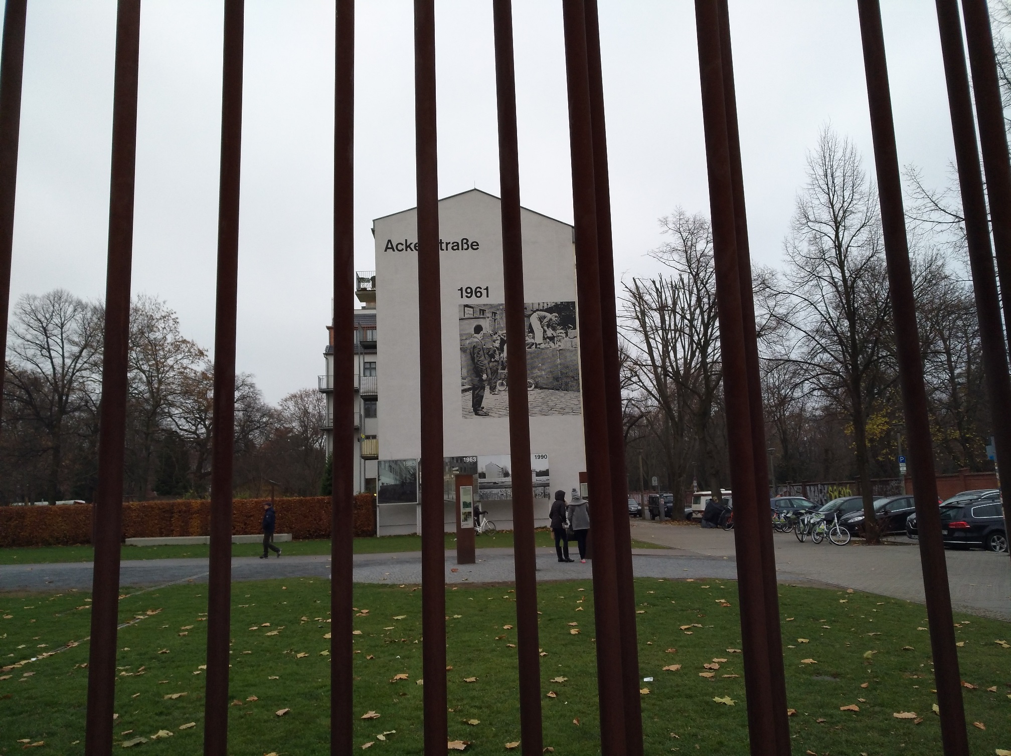 Memoriale nel luogo in cui sorgeva il muro di Berlino. Foto di Paola Gemelli