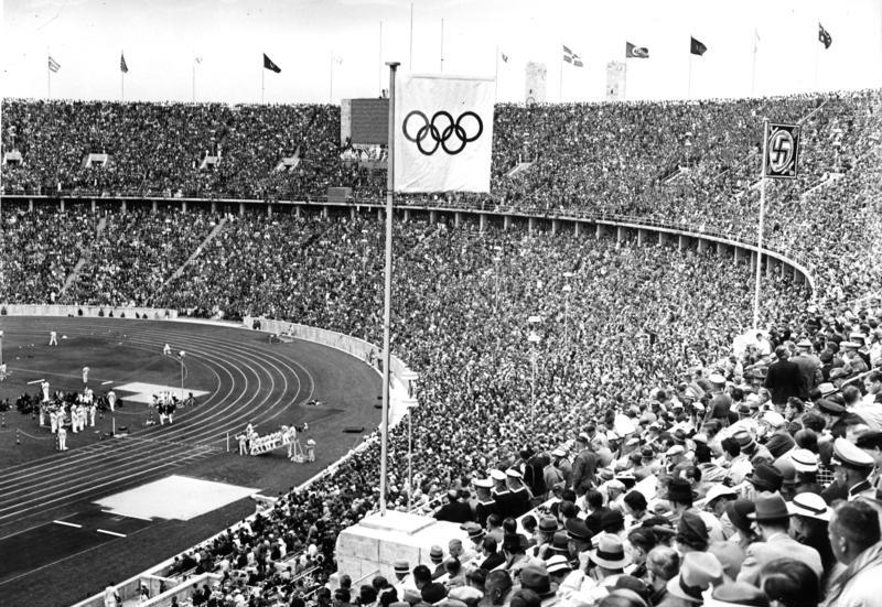 Storia dello sport - L'Olympiastadion di Berlino durante i Giochi del 1936.