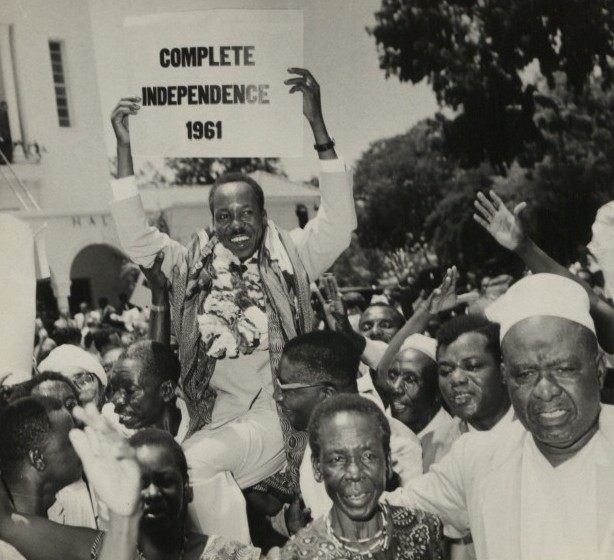 storia del colonialismo e decolonizzazione - 1961: Julius Nyerere, leader fondatore della Tanzania, mentre chiede la completa indipendenza dall'Impero britannico. Foto via Wikimedia Commons