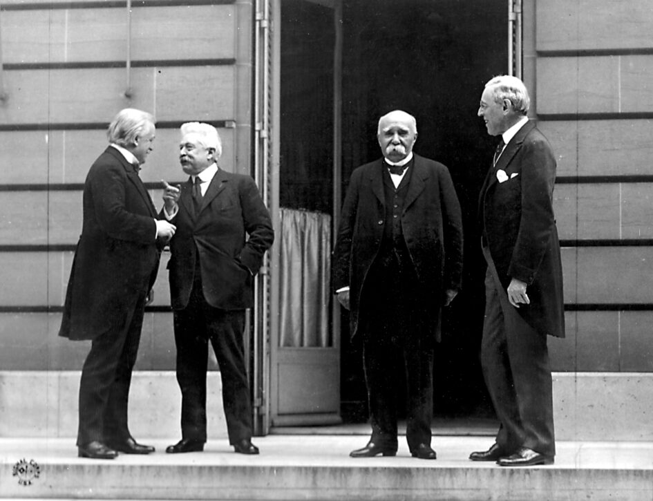 I "quattro grandi" alla Conferenza di pace di Parigi: da sinistra, David Lloyd George (Impero britannico), Vittorio Emanuele Orlando (Regno d'Italia), Georges Clemenceau (Francia) e Woodrow Wilson (USA)