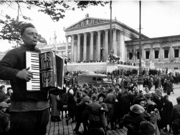 Fotografia scattata a Vienna poco dopo la fine della Seconda guerra mondiale. Il dopoguerra europeo sarà un argomento centrale nel corso di storia a Modena